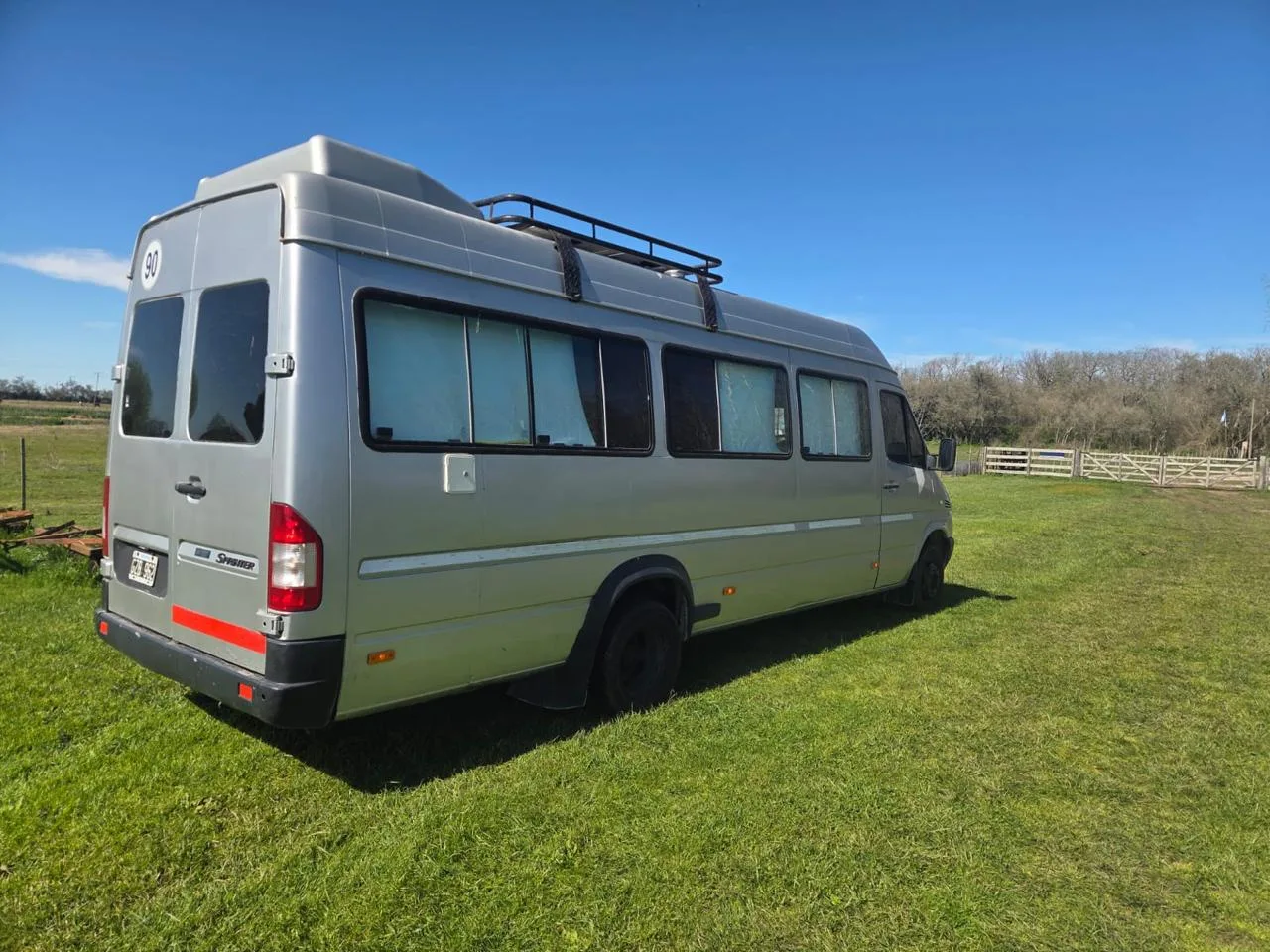 MERCEDES BENZ SPRINTER MOTORHOME — Costado