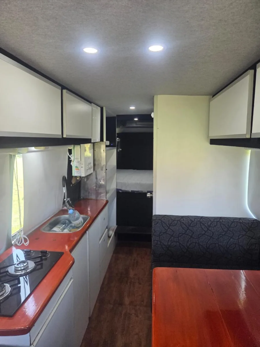 MERCEDES BENZ SPRINTER MOTORHOME — Interior