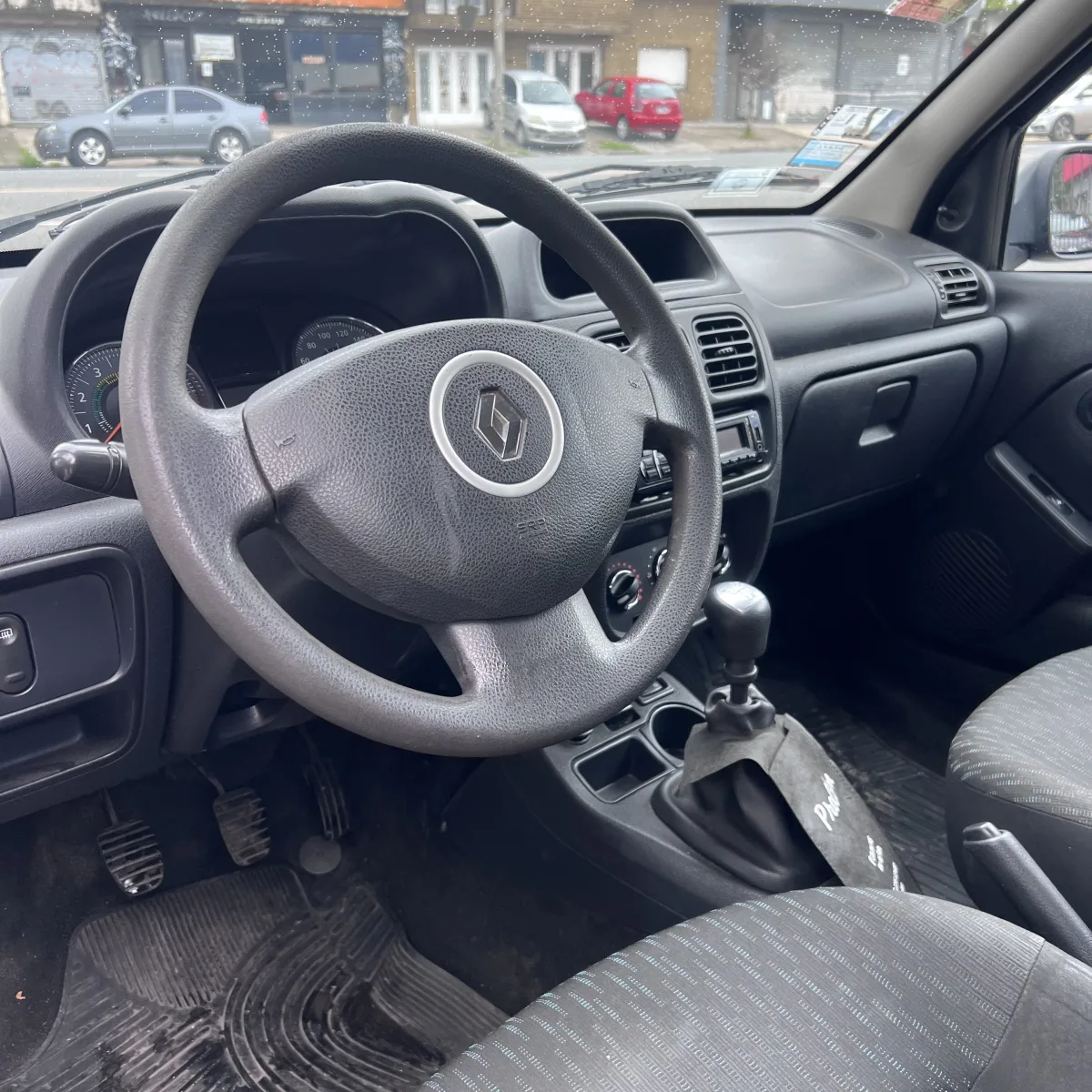 Renault Clio Confort Plus — Interior