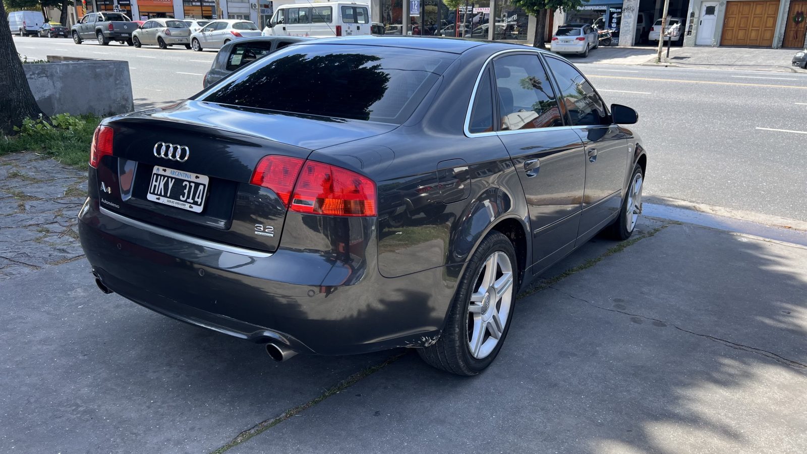 Audi A4 3.2 V6 FSI Quattro Tiptronic