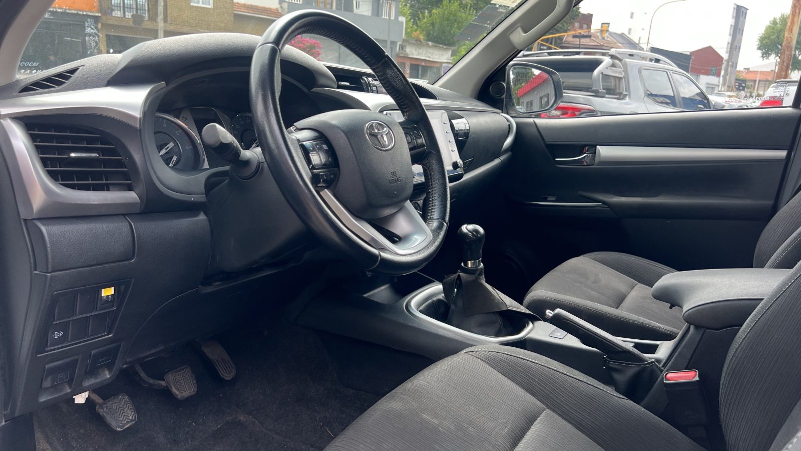 Toyota Hilux Sr 2.8 tdi