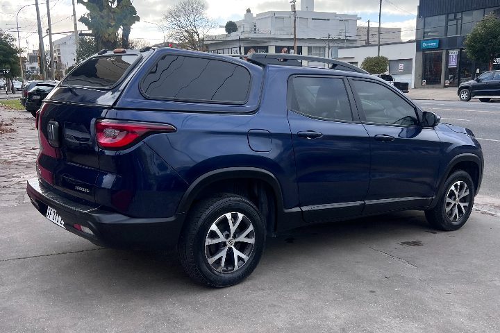 Fiat Toro Freedom 1.8 At — Costado