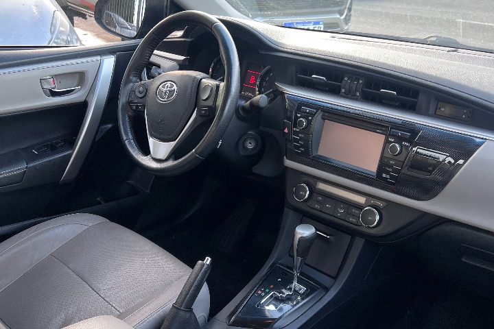 Toyota Corolla 1.8 Xei Cvt Pack 140cv — Interior