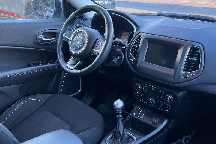 Jeep Compass 2.4 Sport — Interior