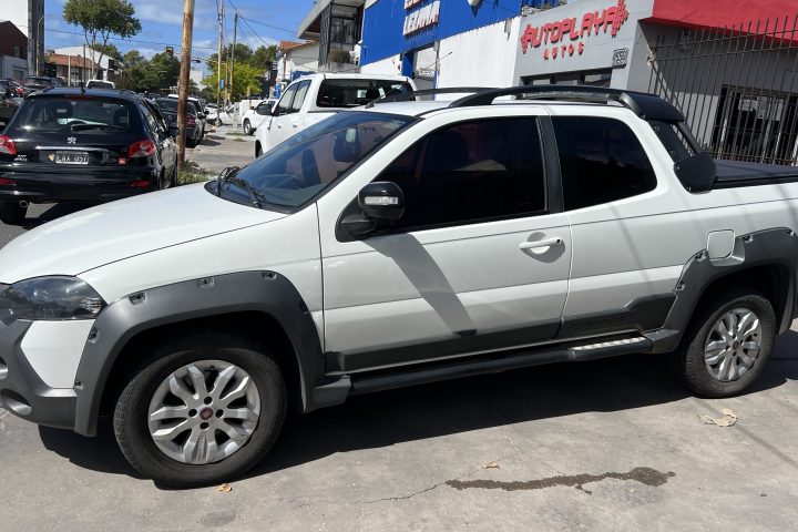 Fiat Strada Adventure Locker — Costado