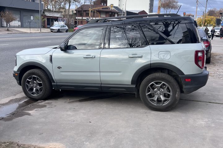 Ford Bronco Sport Wildtrak 2.0 — Costado