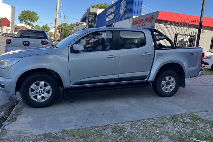 Chevrolet S10 Lt — Costado