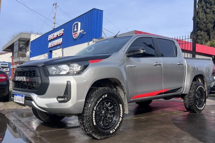 Toyota Hilux Pick-Up 2.8 Cd Sr — Costado