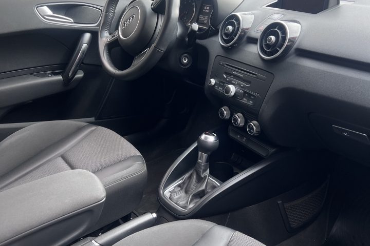 Audi A1 Ambition Tfsi Stronic — Interior