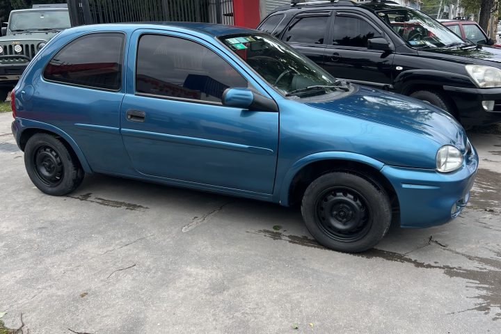 Chevrolet Corsa GL Diesel — Costado