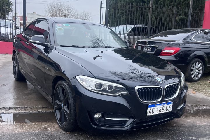 Bmw Serie 2 220i Sport Line 184cv — Costado