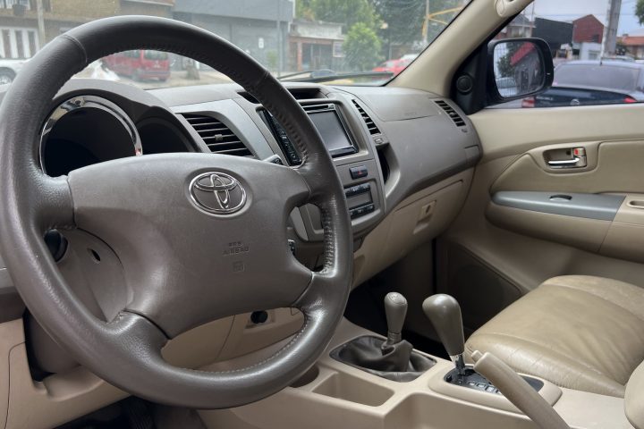 Toyota Hilux SW4 Srv Cuero At 4X4 — Interior