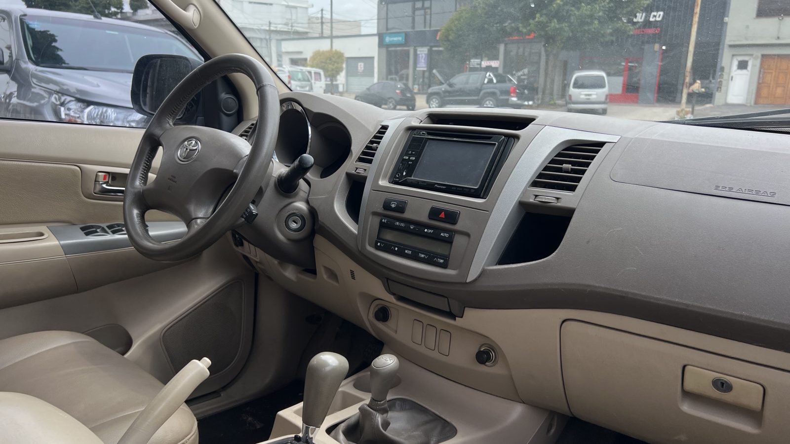 Toyota Hilux SW4 Srv Cuero At 4X4