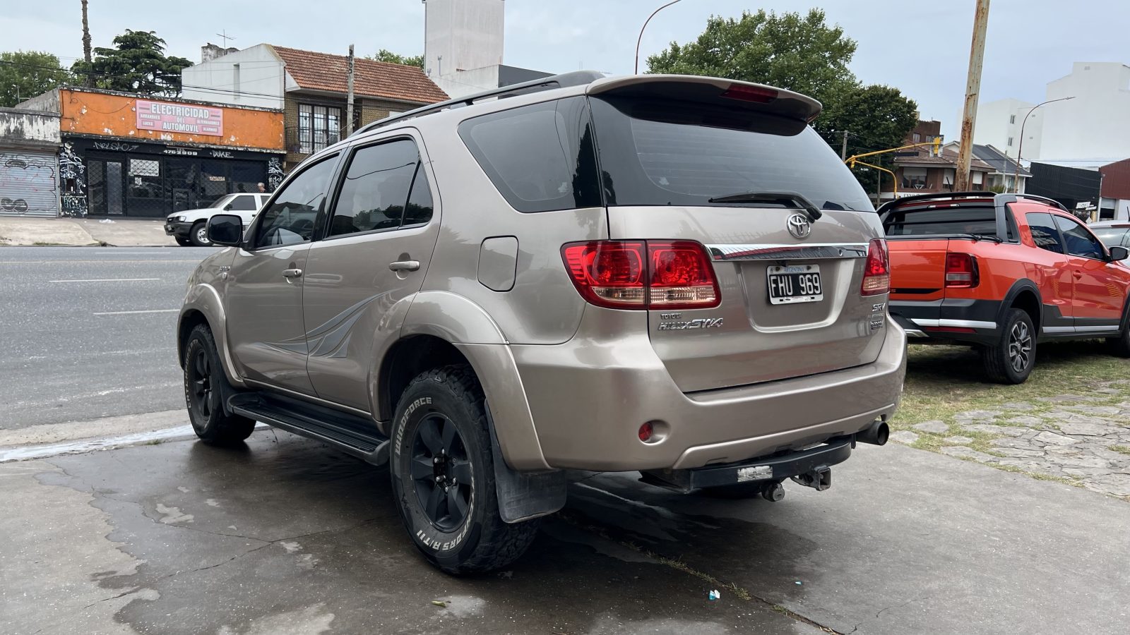 Toyota Hilux SW4 Srv Cuero At 4X4